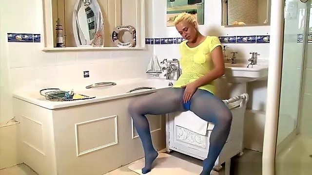 Pantyhose Babe Rubs Pussy In Bathroom