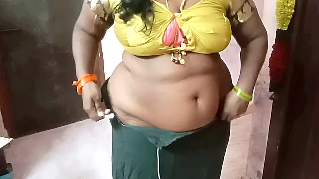 Big Tits Big Nippel, Milf Im Kleid, Indisch Teen, Puffy Nippel, Indisch Vierer, Indische Milfs