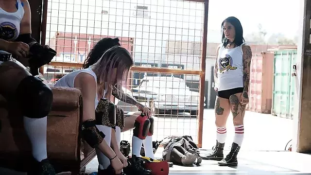 Joanna Angel and Gia's tension increases when she sees her bullying the shy and sweet team assistant, Elsa. The two girls have a lot to say to each other... and the only way to solve their feud is a good old skate-off