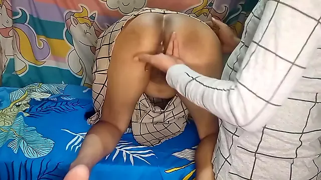 Indian Desi Girl is Catched Masturbates Inserting a Banana in Her Juicy Pussy and is Fucked xlx