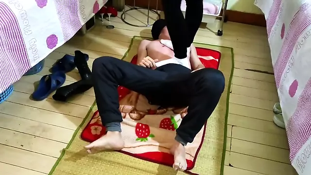 Chinese Femdom Foot Worship