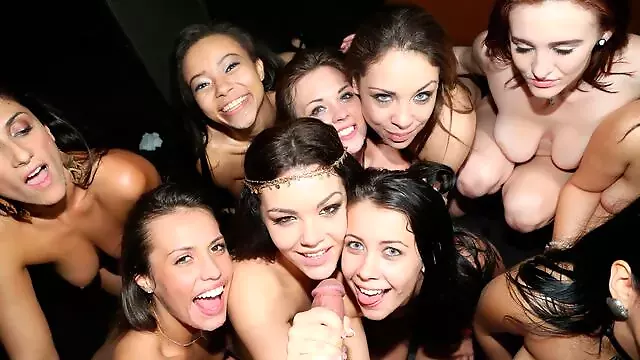 Porno Club Orgy 3Gp, Lizanie Kundicky, Podpatky Vo Vagine, Opätky Lízanie, Orgie, Na Party, Lízanie Vagína