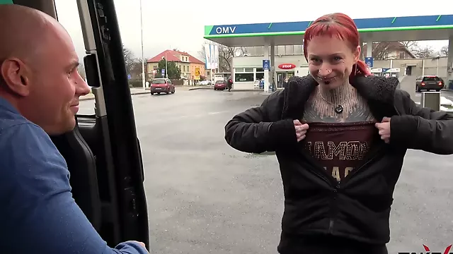 Totally Pierced and Tattooed Wierd Creature Rock the Cock in Driving Car