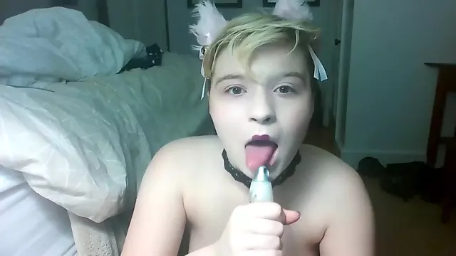Sexy Goth Kitten Tease and Hairbrush Suck