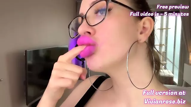 Teasing you with big fake lips Lots of kissing noises & dirty talk