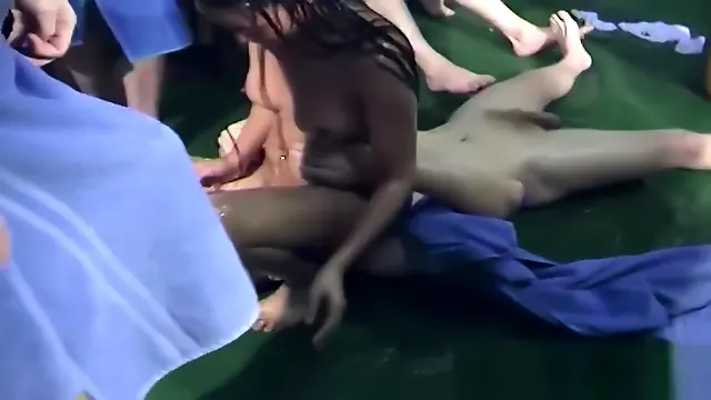 Thai bitch fight turns into orgy