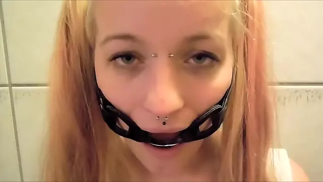 PervyPixie gagged while drinking Piss!