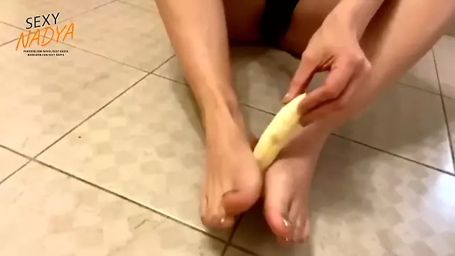 Banana masturbation, banana crush