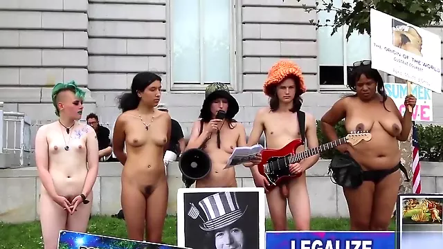Desnuda Primera, Amas De Casa Videos, Desnudas En Publico