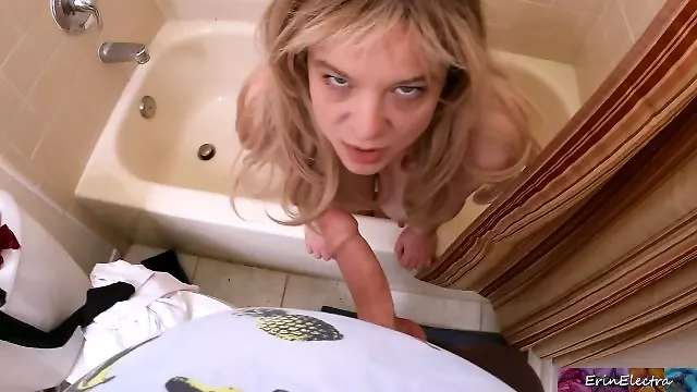 Blond Badezimmer, Dicke Titten Grosser Arsch, Blond Big Tits Milf, Natural Bzw Tits, Stiefmutter Erwischt Masturbieren
