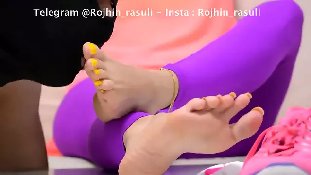 زن سروری پا, پاها ایرانی, کف پا