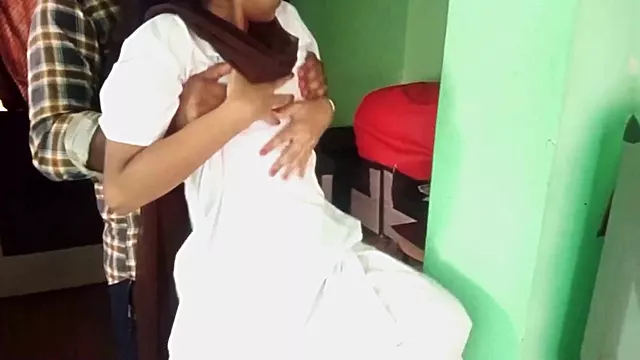 Indian babe's debut anal sex tape goes viral - Hot MMS sensation!