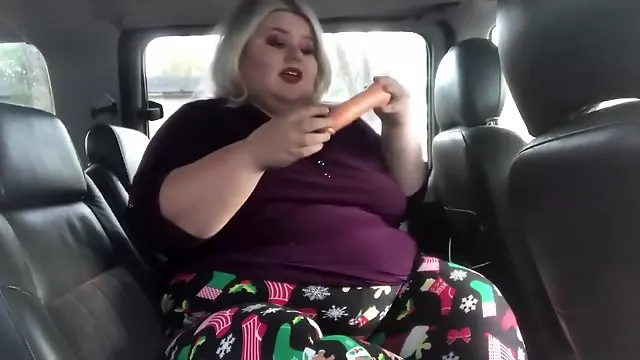 SSBBW Nicole Ann uses dildo in car on her wet pussy