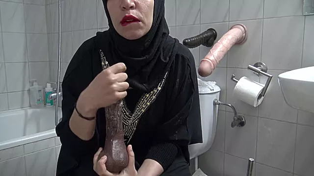 Authentic Egyptian Arab Cuckold Wife adores massive cocks