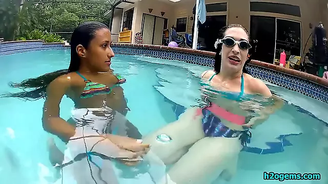 Woman drowning underwater peril, cpr fetish, breath holding