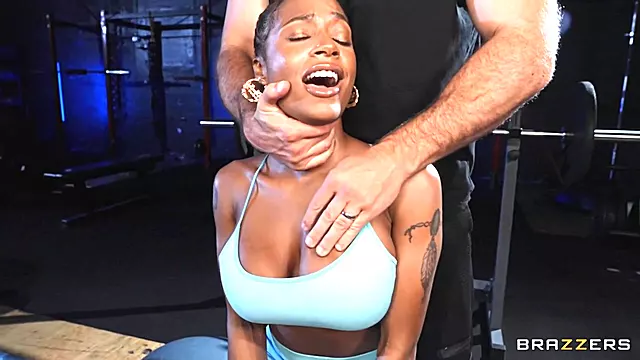 Gorgeous Ebony Stunner Horny Sex Video With Sarai Minx