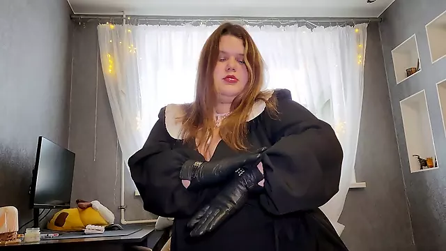 Voluptuous leather-clad BBW mistress gives a teasing handjob and blowjob