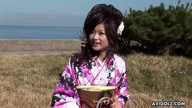 Tempting geisha makes me horny!