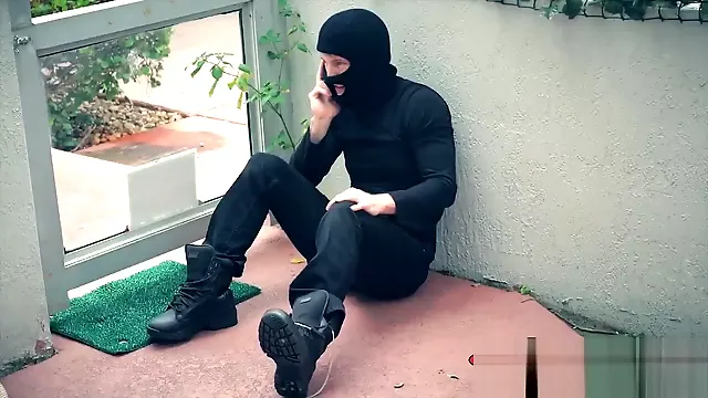Hot Babe Makeena Gets Crepped By Burglar Dude In Mask