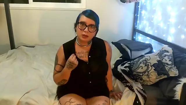 Curvy Goth Amateur Fucks Herself While Instructing you to Jerk Off