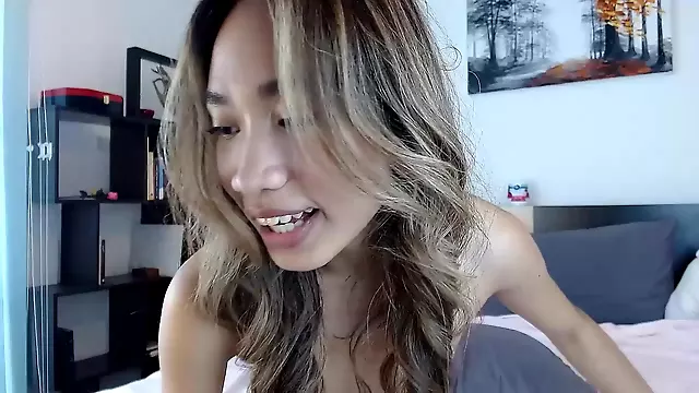 Nude asian bunny vibrates her shaved pussy twat