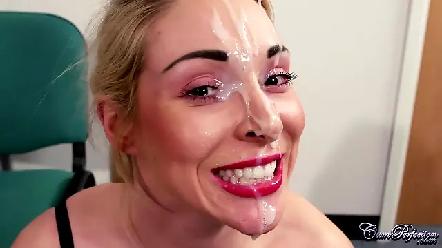 Funny mommy Victoria Summers gets monstrous facial