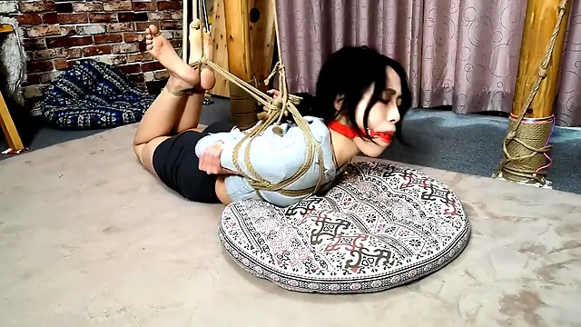 Chinese Bondage - Barefooted Hogtie